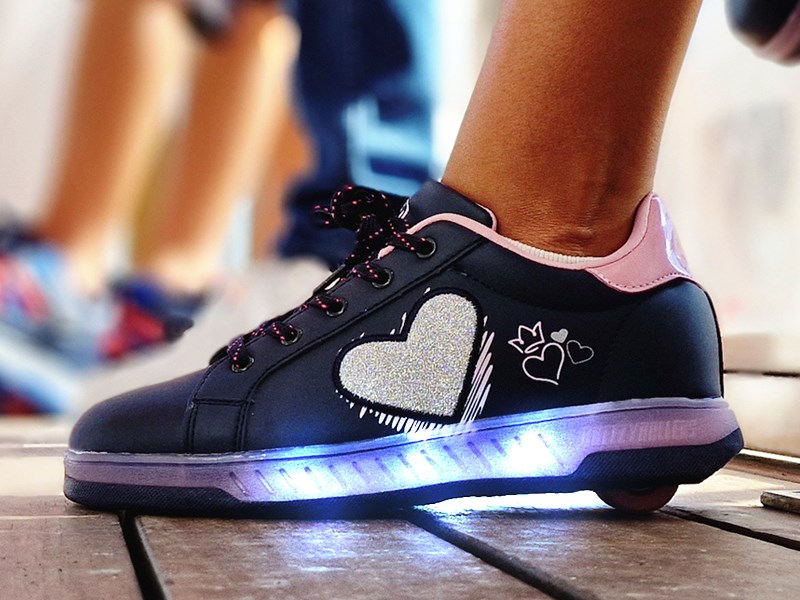 2195690 Breezy Rollers Blast Purple Lifestyle 01